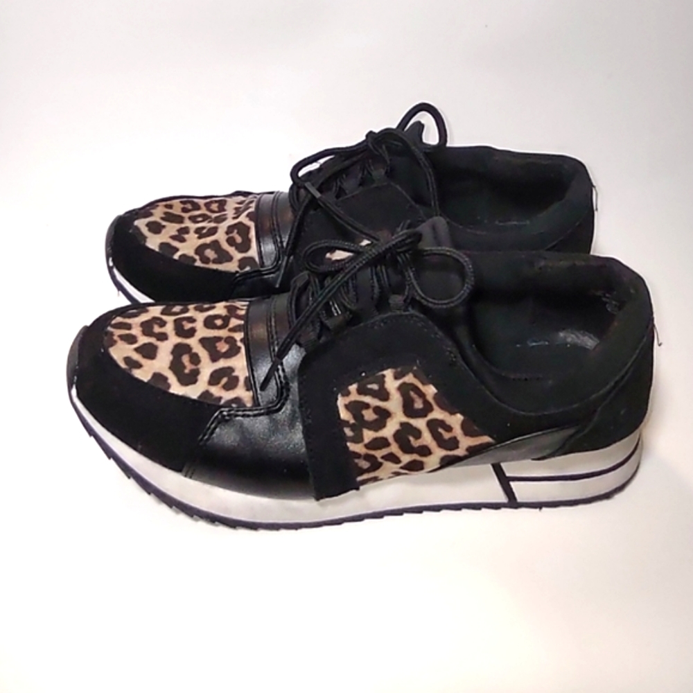UNR8ED Black/Leopard Print Women's Tenis. Size 8